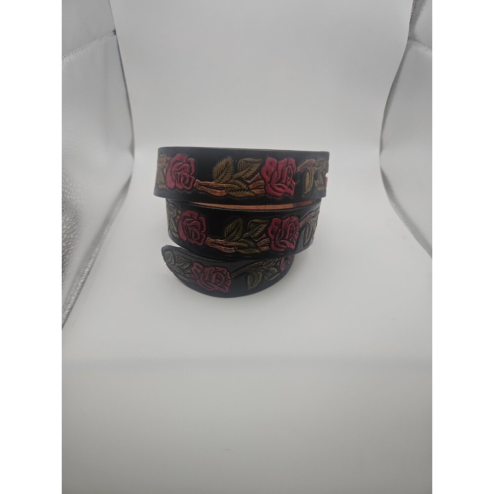Vintage Ladies Size 30 Leather And Two Old Rose Belt